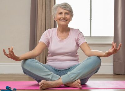 Alzheimer : le yoga pour améliorer la mémoire ?