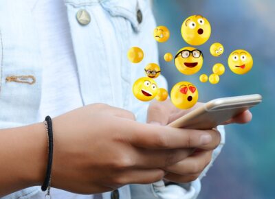 Age, genre et culture influencent l’interprétation des émojis
